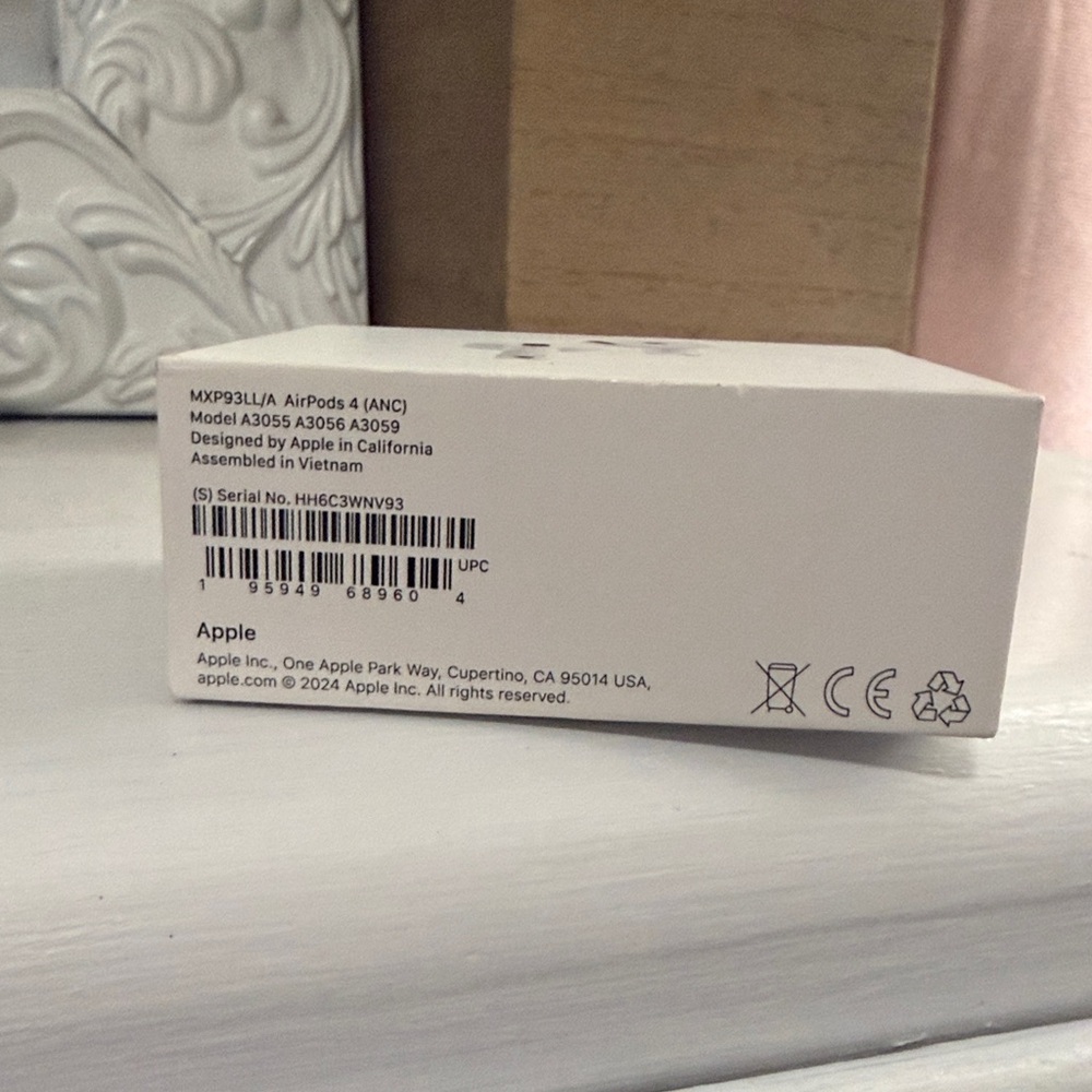 Apple AirPods 4 with ANC - White